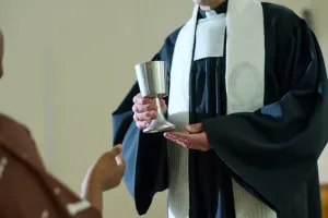 Czym się różni ornat od stuły?